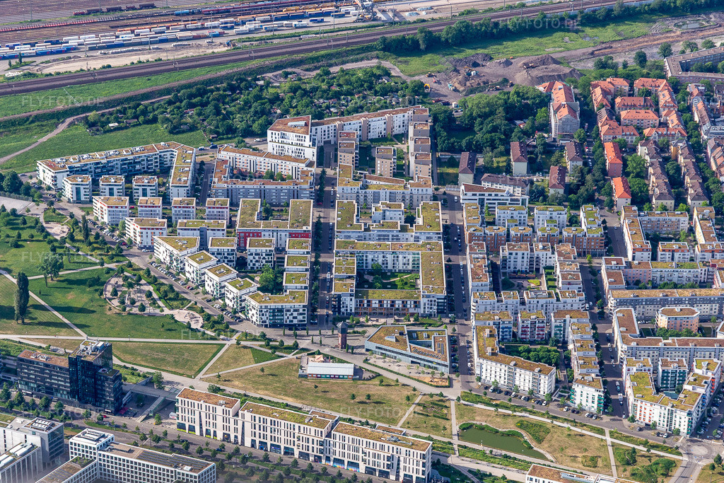 Luftbild: City Park im Ortsteil Südstadt in Karlsruhe im Bundesland Baden-Württemberg in Deutschland. Foto: IMG_131586.jpg vom 22.05.2022 durch Werner Riehm/FLY-FOTO.de