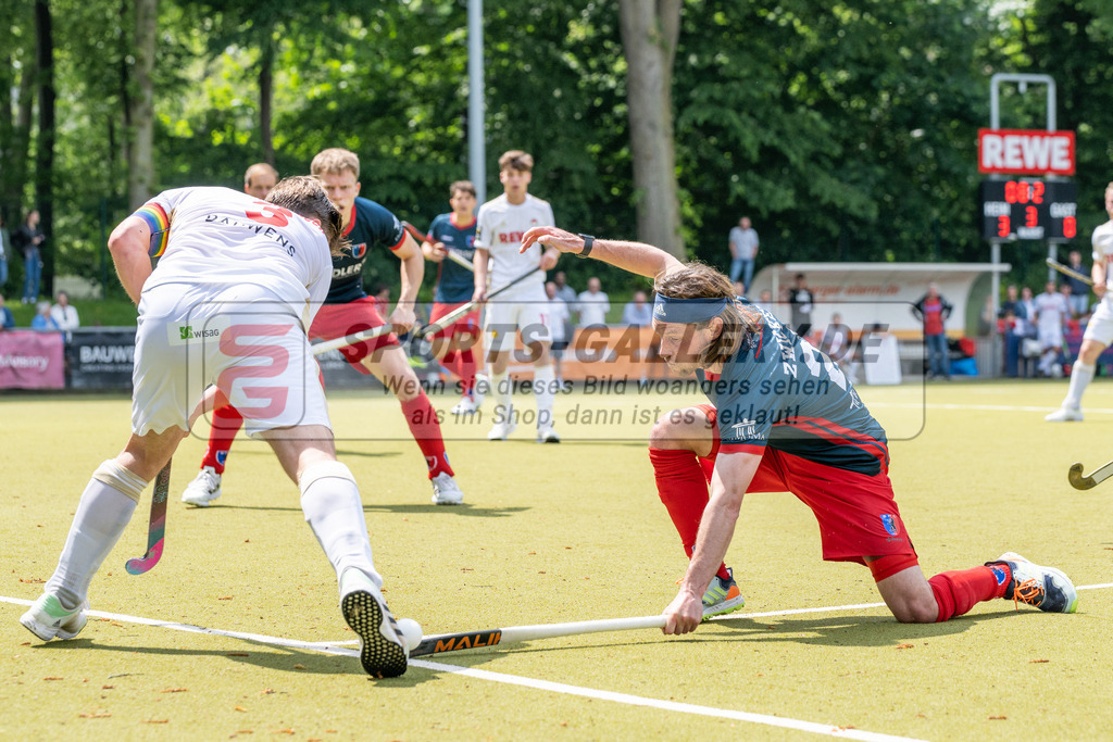 SFE_20230521_0108 | 1. Bundesliga Hockey Viertelfinale 3 Herren Rot-Weiss Köln - Berliner HC am 21.05.2023 in Köln (KTHC Stadion Rot-Weiss Köln Tennis and Hockey Club), Photo: Stephan Fehrmann 2023 (Sports-Gallery),Mats Grambusch ( Rot-Weiss Köln #3 ) ,Martin Zwicker ( Bremer HC #23 )