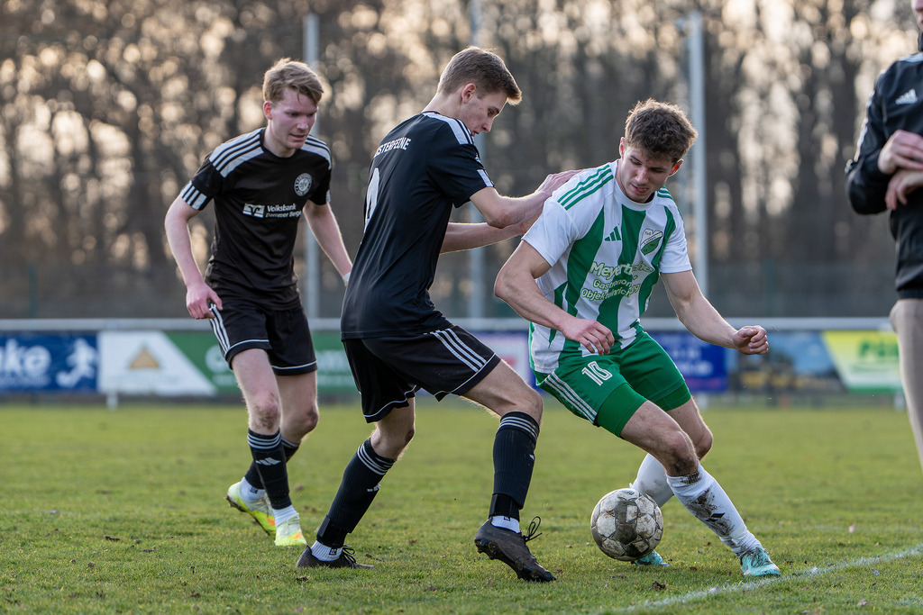 Fußball I Herren I Saison 2025-2026 I Bezirksliga Weser-Ems 4 I 21. Spieltag I TuS Lutten - SW Osterfeine I 4362 | jns.sportfotos - Realisiert mit Pictrs.com