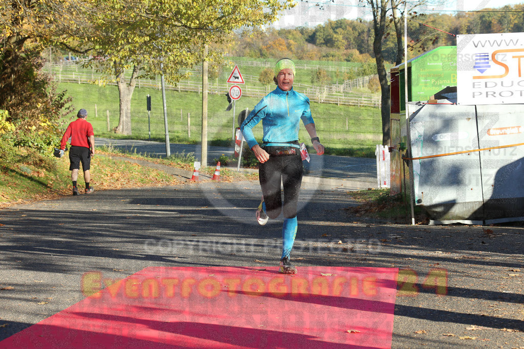 221113_1333_EX1_9795 | Sportfotografie im Rhein-Sieg Kreis, Köln, Bonn, NRW, Rheinland Pfalz, Hessen, etc. Unser Tätigkeitsfeld umfasst den Laufsport vom Volkslauf über den Marathon, Duathlon, Triathon bis zum Ultralauf wie Kölnpfad Ultra oder Schindertrail.