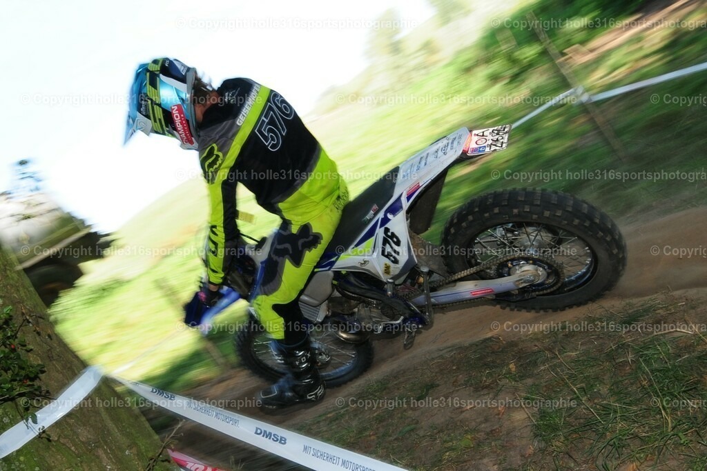 DSC_5508 | Sportfotografie , Motorsport, Motoross, Reitsport, Mointainbike, Enduro,
Landschaft , Outdoor, Eventfotografie, Landschaft, Bilder online bestellen - Realisiert mit Pictrs.com