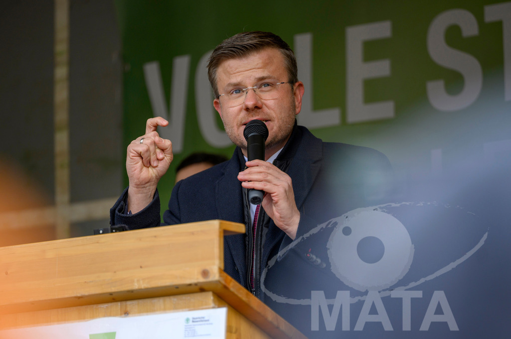 _DWA4523 | Oberbürgermeister Nürnberg, Marcus König bei Bauerndemo gegen Agrarpolitik der Bundesregierung  auf dem Straße Obstmarkt und Hauptmarkt . Nürnberg, 08.01.2024 - Realisiert mit Pictrs.com