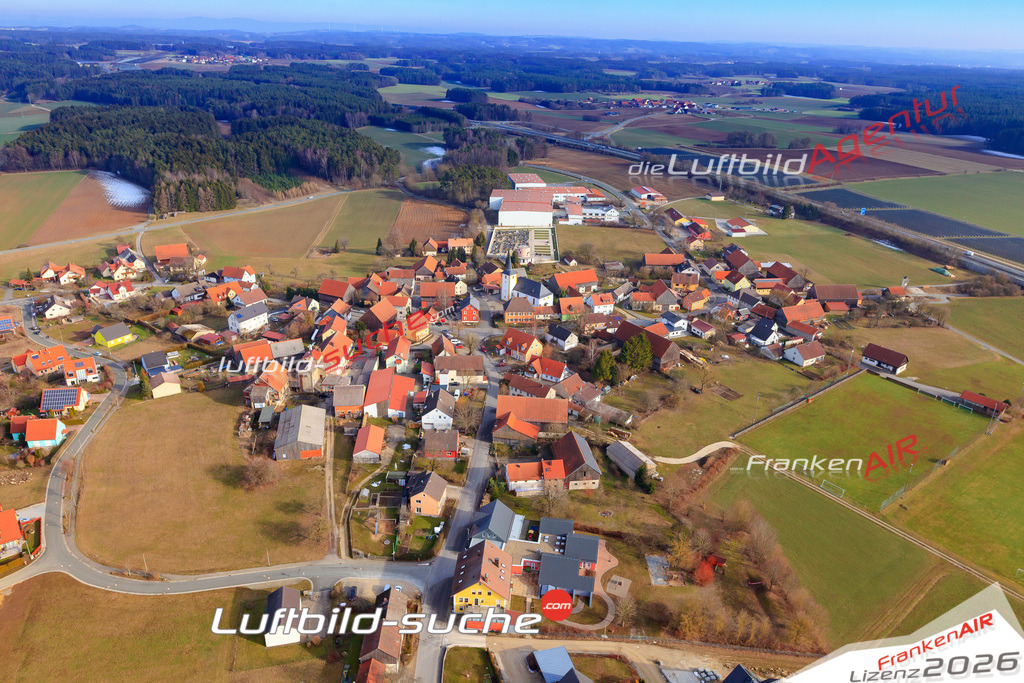 Die Luftbildaufnahme Stadelhofen -  wurde 2019 mittels Flugzeug (keine Drohne) erstellt. Perfekte Schärfe und Druck- Ergebnisse- Garantiert!