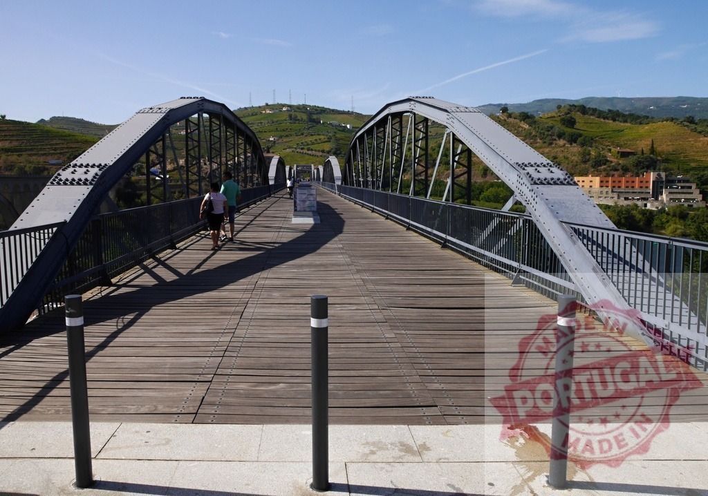 Ponte Rodoviária de Peso da Régua bridge spanning Douro Valley | Pedestrians walking on the wooden deck of a steel bridge over the Douro river - Realized with Pictrs.com