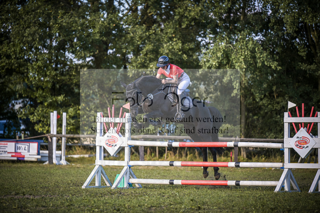 DOS_0683 | Entdecke hochwertige Reitturnierfotos von Foto Oger. Professionell, emotional und authentisch – jetzt Lieblingsmomente im Shop bestellen.Deutschlandweite Turnierfotografie. - Realisiert mit Pictrs.com