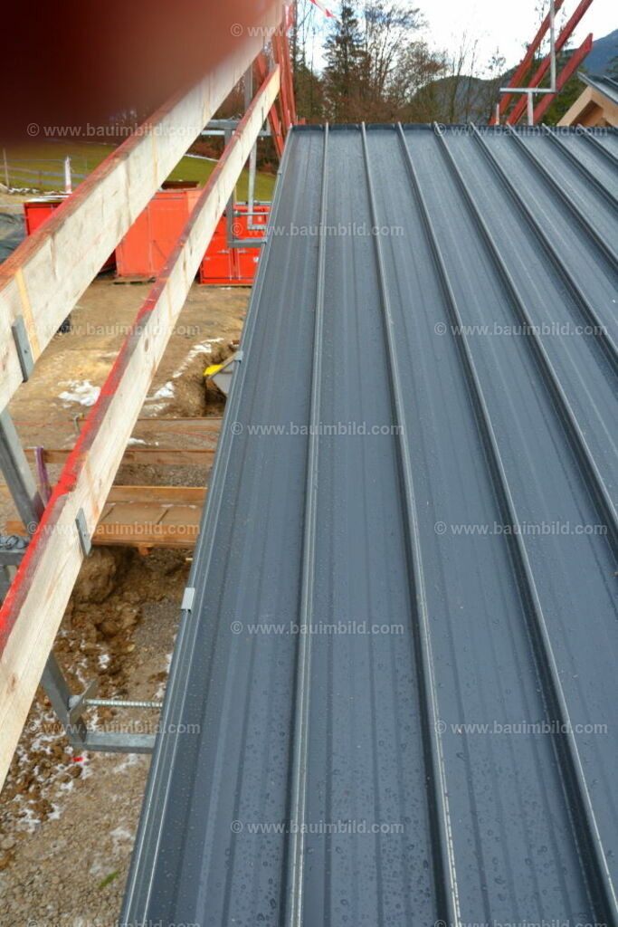 bib-lg11-spenglerarbeiten-0137 | Nach LV-Leistungsgruppen sortierte Detailfotos über den Bau eines Hauses. Alle Hausbau-Bilder direkt vom Urheber und Autor der Website Haus-Selber-Bauen.com