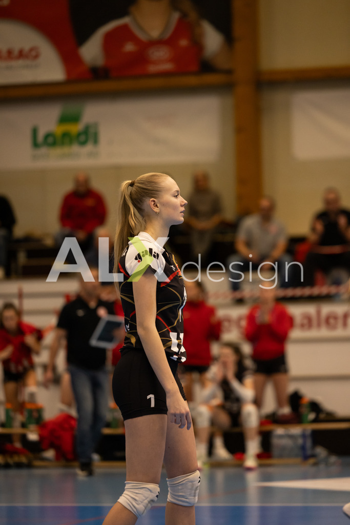 Volleyball I Frauen I Saison 2025-2026 I CEV Volleyball Challenge Cup 2026 | Women I 16th Finals I VC Kanti Schaffhausen - TJ Ostrava I 03.12.2025 | TJ Ostrava - 1 Michaela Kopečková (CZ) – Zuspiel - Realisiert mit Pictrs.com