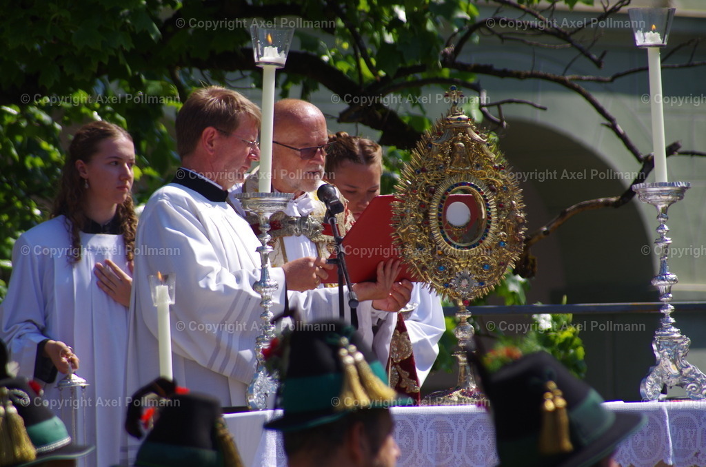 IMGP4684 | fotografiert von Axel PollmannLeonhardi Wallfahrt Benediktbeuern und Murnau, Fronleichnam, Fasching, Landschaft im Loisachtal und Benediktbeuern  - Realisiert mit Pictrs.com