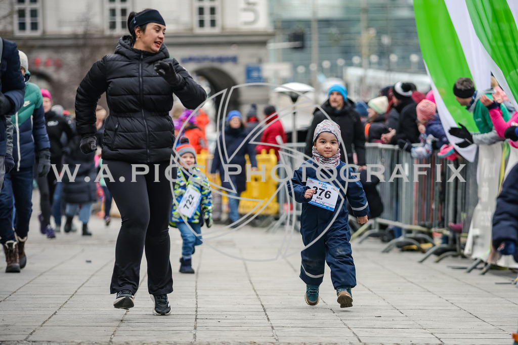 SILVESTERLAUF LINZ 25 | Linz, AUSTRIA, 31. Dezember 25, TRIRUN SILVESTERLAUF LINZ 25 , Image shows: 
Photo: WAPICS / BINDER Manuel