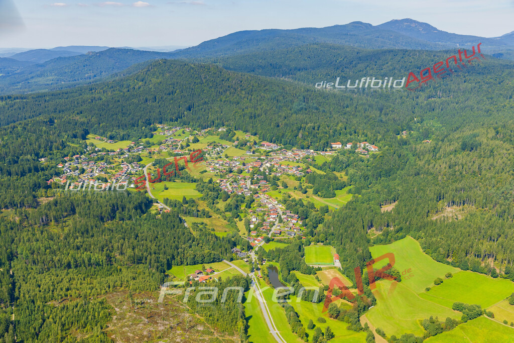 rabenstein-zwiesel-luftbild-fotograf-ohne-drohne-7511-jahr-2025 | Klassische Luftaufnahme ohne Drohne zeigt:Rabenstein bei Zwiesel - Die Luftbildaufnahme wurde 2025 vom UL-Flugzeug heraus erstellt ( keine Drohne ) - Hochauflösende Luftaufnahme -Nicht vergleichbar mit Google Maps oder Satelittenbilder- Die Geschenkidee !Mit Lizenz und Bildrechte bestellbar