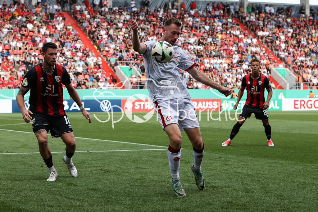FC Ingolstadt - 1. FC Kaiserslautern | Am BAll Jannik MAUSE (FCK #18)