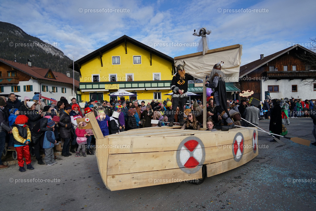 news-2023-Feb11-Fasching-Weissenbach-DSC01907 | Info aus dem Bezirk Reutte/Ausserfern Tirol sowie eine umfangreiche Bilddatenbank über die gesamte Region: Lechtal, Talkessel Reutte, Tannheimertal, Zwischentoren. Lech, Plansee, Zugspitze, Grenztunnel, B179, Fernpassstraße, Verkehr, Lawinen, Tradition, - Realisiert mit Pictrs.com
