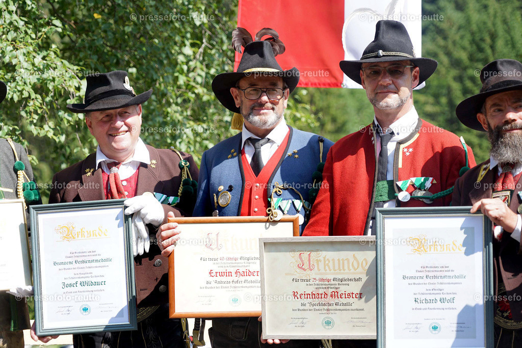 b-news-2023-Juli23-Regimentsschuetzenfest2-Steeg-EHRUNGEN-DSC07127 | Info aus dem Bezirk Reutte/Ausserfern Tirol sowie eine umfangreiche Bilddatenbank über die gesamte Region: Lechtal, Talkessel Reutte, Tannheimertal, Zwischentoren. Lech, Plansee, Zugspitze, Grenztunnel, B179, Fernpassstraße, Verkehr, Lawinen, Tradition, - Realisiert mit Pictrs.com