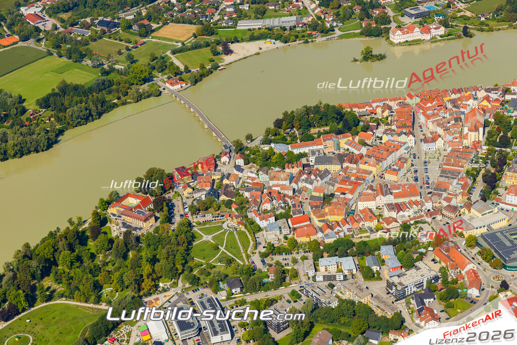 Luftaufnahme von Schärding - Die Luftaufnahme wurde 2025 vom UL-Flugzeug heraus erstellt ( keine Drohne ) - Hochauflösende Luftaufnahme - für professionelle Ausdrucke geeignet. Die Geschenkidee !Mit Lizenz und Bildrechte bestellbar