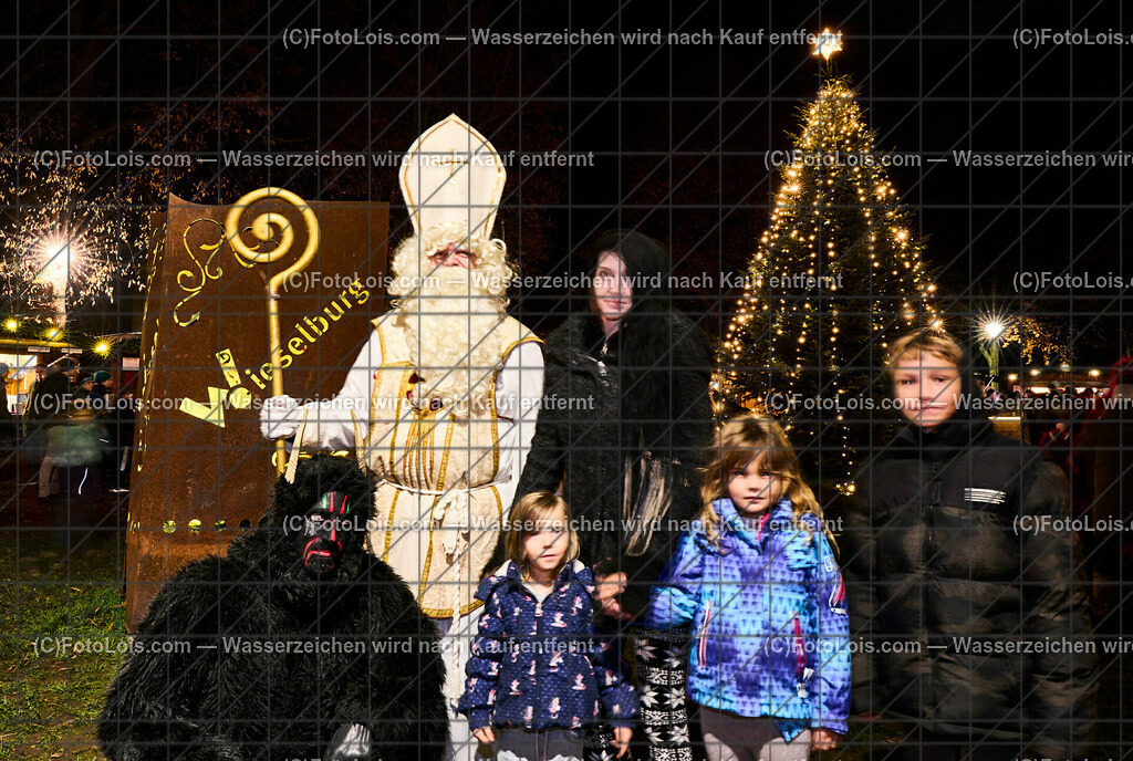 ALP7648_Wieselburger Advent_Nikolaus | (C)FotoLois.com, Alois Spandl, Wieselburger Advent im Schlosspark, Besuch durch den Hl. Nikolaus und seinen Krampussen, Sa 3. Dezember 2022.