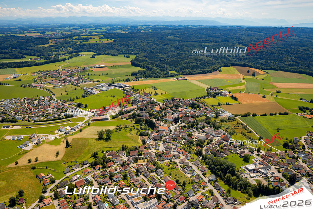 Das Luftbild zeigt :  Bergatreute - Die Luftaufnahme wurde 2024 vom UL-Flugzeug aus erstellt ( keine Drohne ) - Hochauflösende Luftaufnahme - Für grossformatige Ausdrucke geeignet. Die Geschenkidee !Mit Lizenz und Bildrechte bestellbar