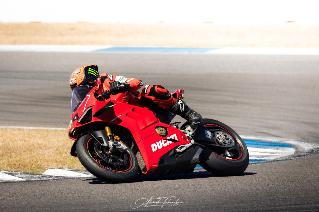 Ducati Trackday Hockenheimring 2026 | Entdecken Sie die faszinierende Welt von Alexander Tschuncky Arts: Kreative Fotografie, atemberaubende Automobilkunst und hochwertiger Bilderdruck. Lassen Sie sich inspirieren! - Realisiert mit Pictrs.com