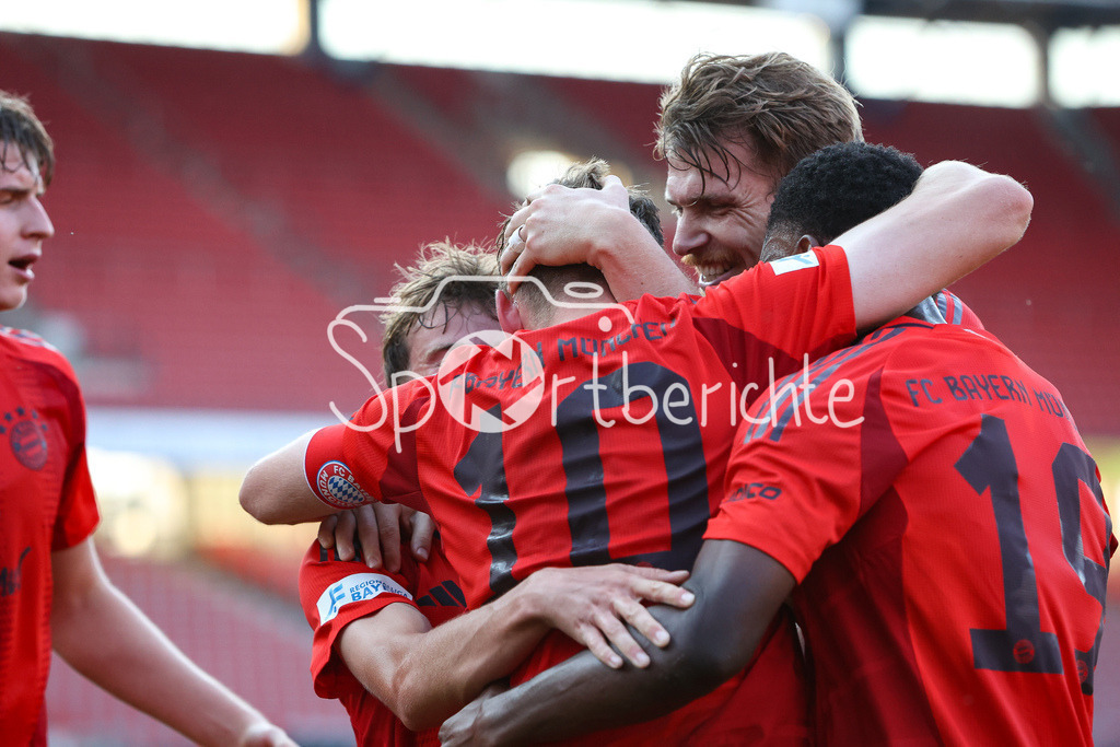 1. FC Nürnberg II - FC Bayern Amateure | Jubel nach dem Treffer zum 1-1 durch Timo Kern (FCB #10) / Treffer / Freude / Torschuezte