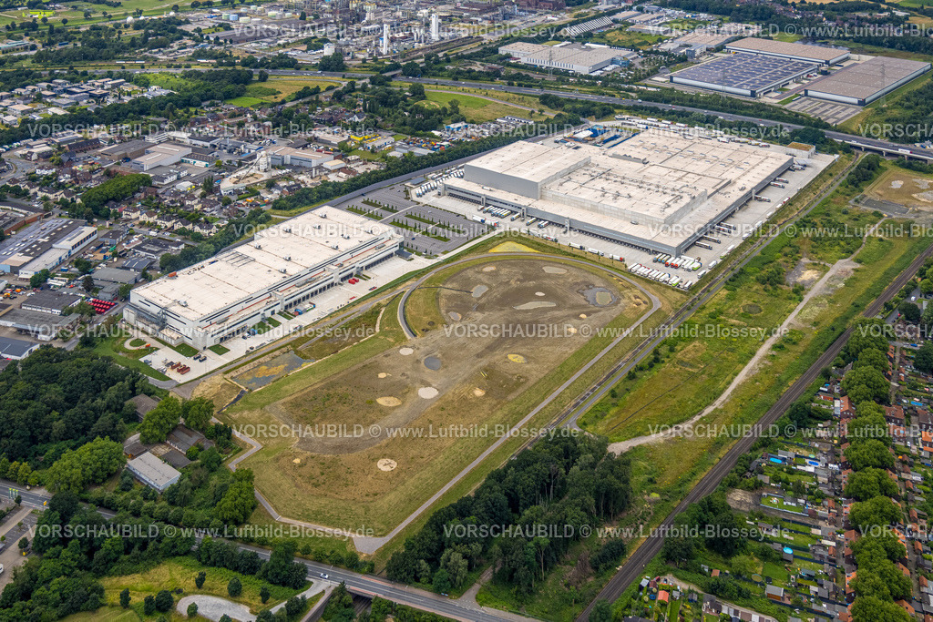 Oberhausen240701902 | Luftbild, Gewerbegebiet Schwarze Heide, Edeka Zentrallager Logistikzentrum, an der Autobahn A3, Baustelle und Picnic E-Food-Lager, Goldammerweg, hinten der Segro Logistics Park mit Logistikzentrum Geodis, Segro und Lekkerland, Waldteich, Oberhausen, Ruhrgebiet, Nordrhein-Westfalen, Deutschland