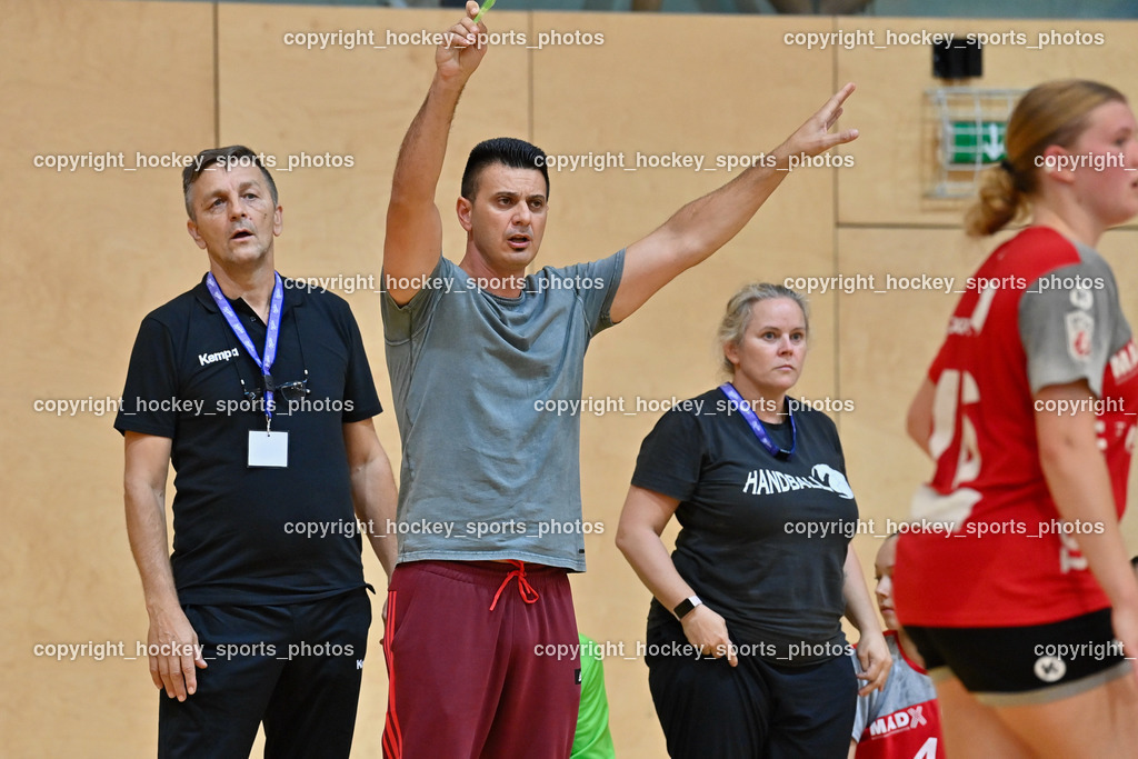 SC Ferlach Damen vs. WAT Atzgersdorf 3.9.2022 | Tormanntrainer Atzgersdorf Gojacic Zlatan, Headcoach Atzgersdorf Miloradovicc Danijel, Assistencoach Atzgersdorf Steyrer Ernestine
