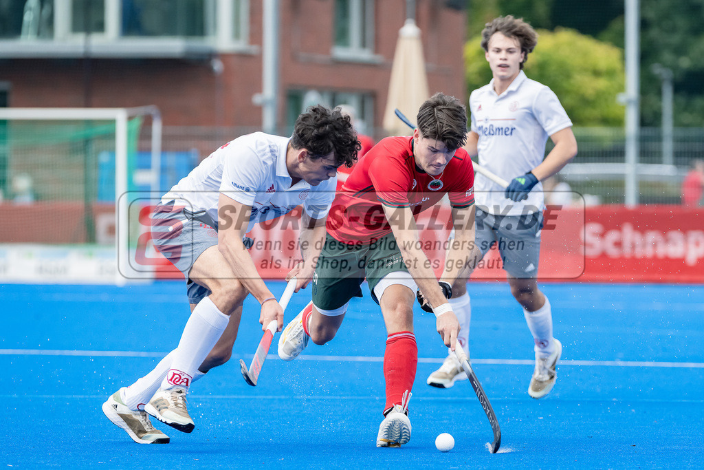 HK_20230930_104757 | 1.Bundesliga Herren Crefelder HTC - Club an der Alster am 30.9.2023 CHTC, Krefeld , Niklas Grimm ( Crefelder HTC #8 ) , Tom Stroink ( Club an der Alster #22 )