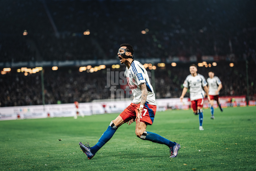 Fußball | Männer | Saison 2024/2025 | 2. Fußball-Bundesliga | 23. Spieltag | Hamburger SV vs. 1. FC Kaiserslautern | 21.02.2025 | Davie Selke (#27, HSV) schießt das erste Tor des Spiels und jubelt