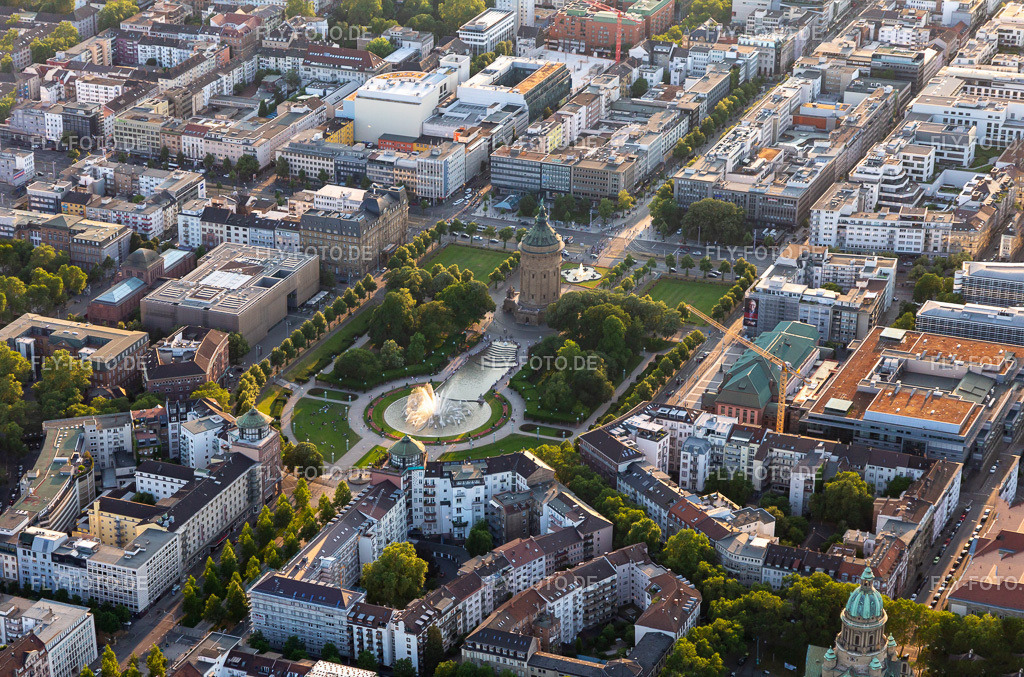 Congress Center Rosengarten und Wasserturm https://www.mannheim.de http://www.mcon-mannheim.de/ | Luftbild: Congress Center Rosengarten und Wasserturm https://www.mannheim.de http://www.mcon-mannheim.de/ im Ortsteil Oststadt in Mannheim im Bundesland Baden-Württemberg in Deutschland. Foto: IMG_137176-Pano.jpg vom 24.06.2023 durch ©2025 Werner Riehm fly-foto.de/copyright - Realisiert mit Pictrs.com