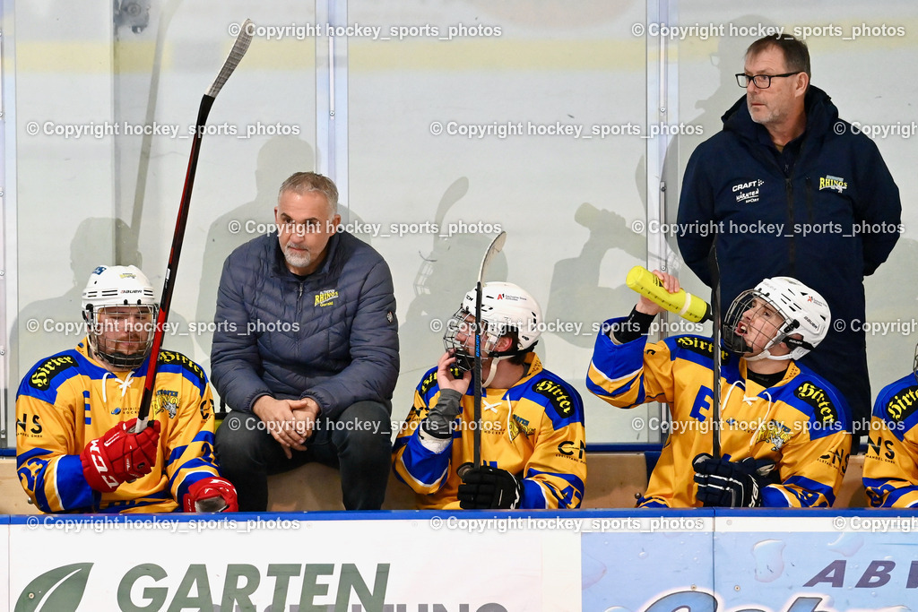 ESC Steindorf vs. EHC Althofen | Spielerbank EHC Althofen, #23 Kurath Florian EHC Althofen, Headcoach EHC Althofen Ressmann Gerald, #47 Rainer Michael EHC Althofen, ESC Steindorf vs. EHC Althofen, ESC Steindorf vs. EHC Alhofen am 03.03.2024 in Steindorf (Ossiachersee Halle), Austria, (Photo by Bernd Stefan)