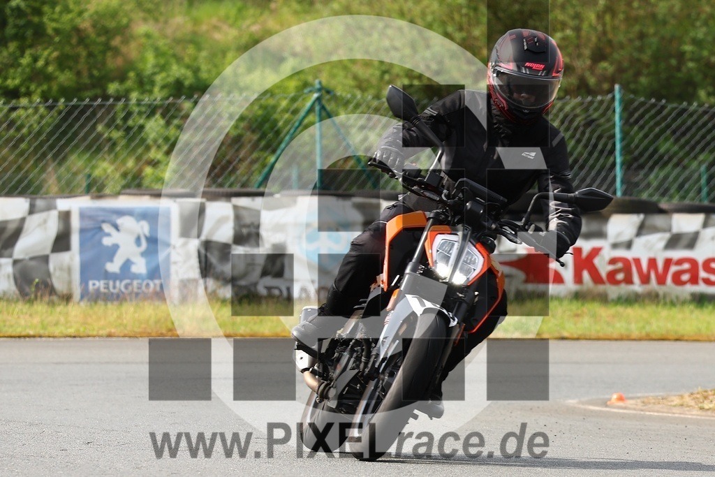 0106-20260510_03538 | Schöne Erinnerungen an spannende Momente - das festzuhalten ist unser Job. PIXELrace.de ist seit 2003 auf den Rennstrecken Europas unterwegs um die Action draußen beim Fahren und die wunderbare Stimmung imm Fahrerlager für euch einzufangen.