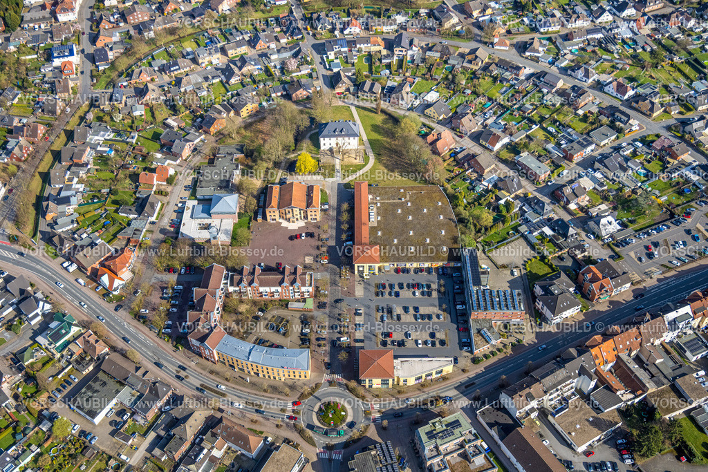 Selm260307133 | Luftbild, Einkaufszentrum Botzlarstraße, Edeka Supermarkt, Sparkasse, evang. Kirche am Markt, umgeben von Teichstraße und Kreisstraße, Burg Botzlar, Selm, Münsterland, Nordrhein-Westfalen, Deutschland