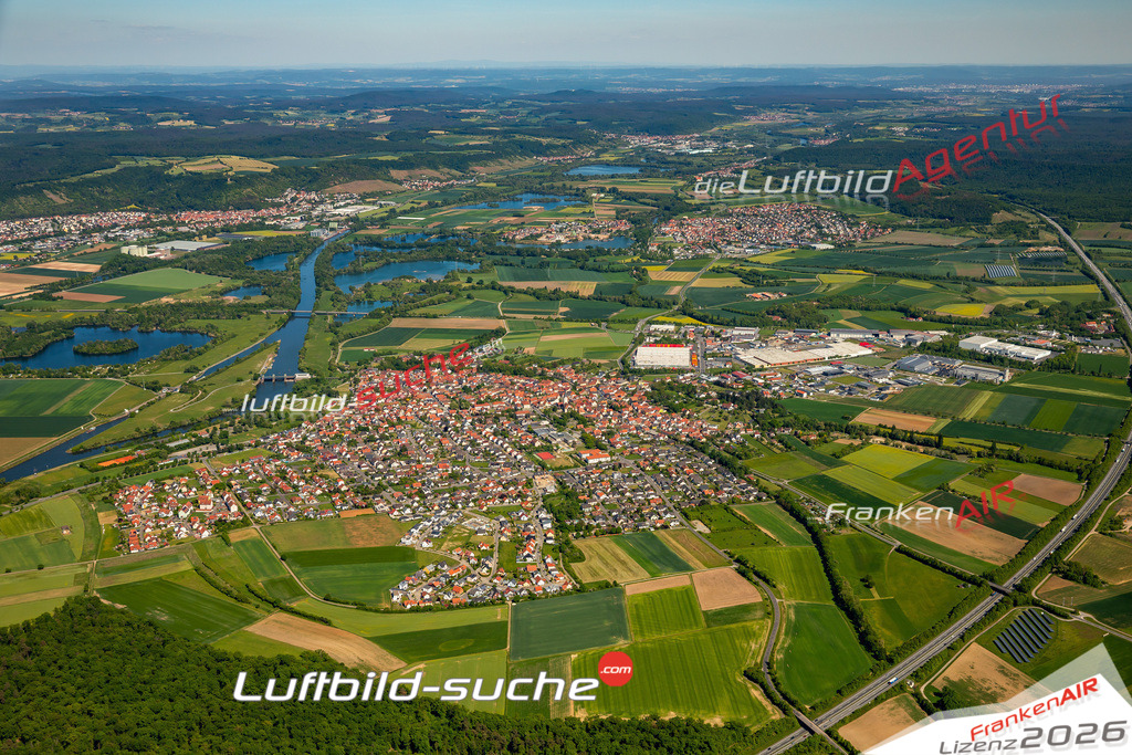 Luftaufnahme der Stadt Knetzgau - Die Luftaufnahme wurde 2025 vom UL-Flugzeug heraus erstellt ( keine Drohne ) - Hochauflösende Luftaufnahme - für professionelle Ausdrucke geeignet. Die Geschenkidee !Mit Lizenz und Bildrechte bestellbar