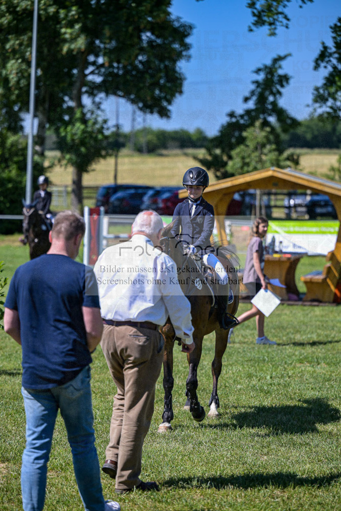 Reitturnier Voxtrup | Entdecke hochwertige Reitturnierfotos von Foto Oger. Professionell, emotional und authentisch – jetzt Lieblingsmomente im Shop bestellen.Deutschlandweite Turnierfotografie. - Realisiert mit Pictrs.com