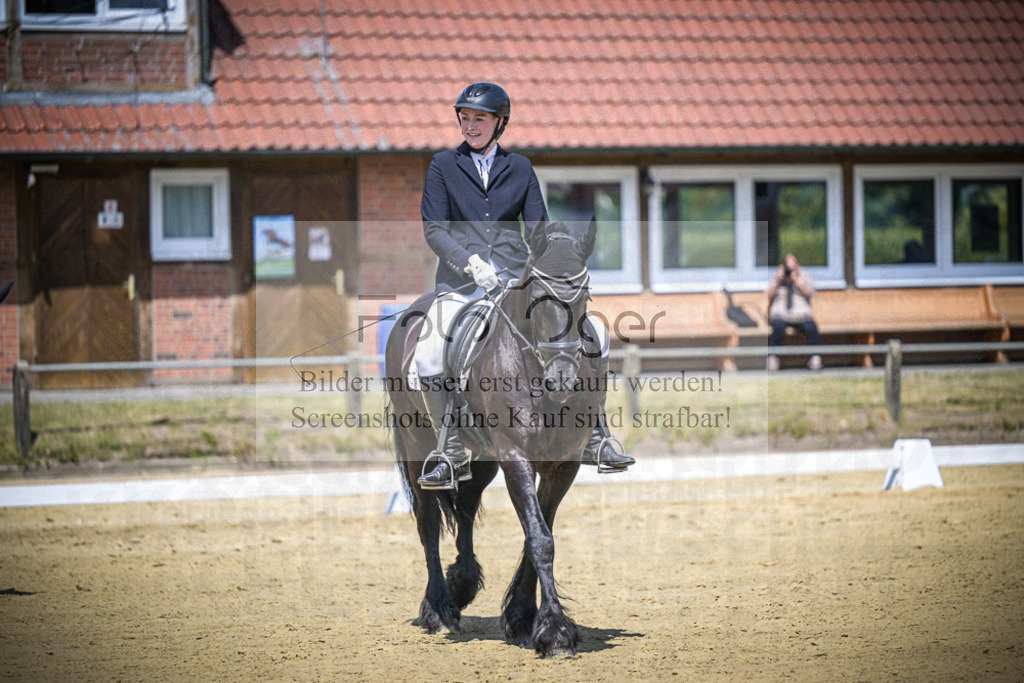 DOS_4405 | Entdecke hochwertige Reitturnierfotos von Foto Oger. Professionell, emotional und authentisch – jetzt Lieblingsmomente im Shop bestellen.Deutschlandweite Turnierfotografie. - Realisiert mit Pictrs.com