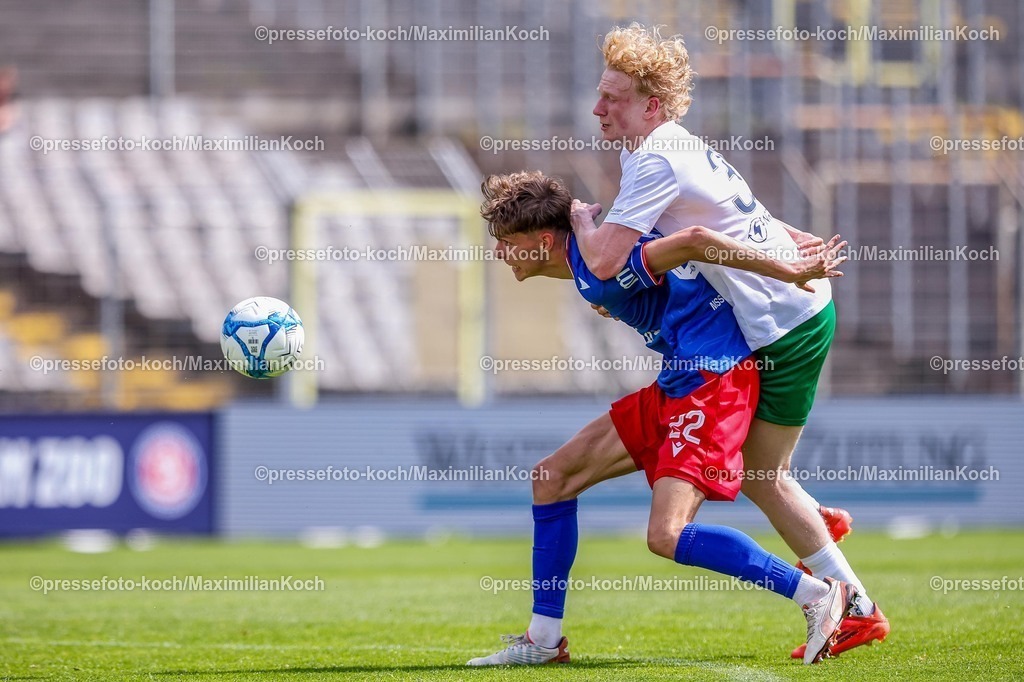 xKWIx02052601106 | 2026.05.02, xkwix, Fußball, Regionalliga West, Wuppertaler SV -  FC Gütersloh, Stadion am Zoo, 32.Spieltag, Saison 2025 / 2026: Levin Müller (Wuppertaler SV #22) im Zweikampf gegen Niklas Frese (FC Gütersloh #35) DFB regulations prohibit any use of photographs as image sequences and or quasi-video. Photo: xKamilxWilkowskixPressefotoKochx
