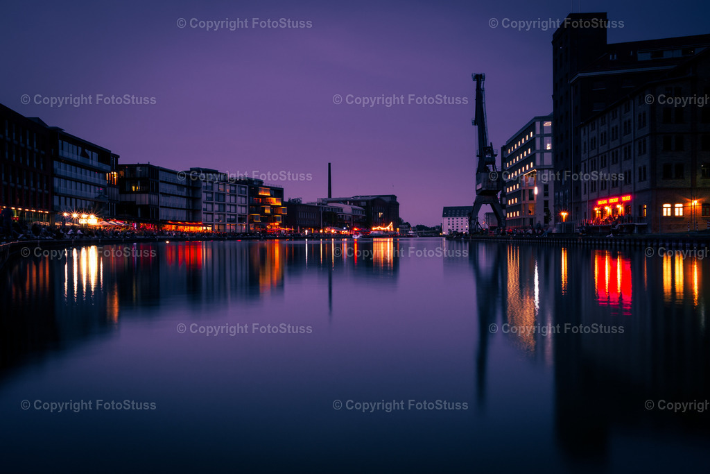 Hafen von Münster bei Nacht | Panorama vom Hafen in Münster Westfalen bei Nacht. - Realisiert mit Pictrs.com