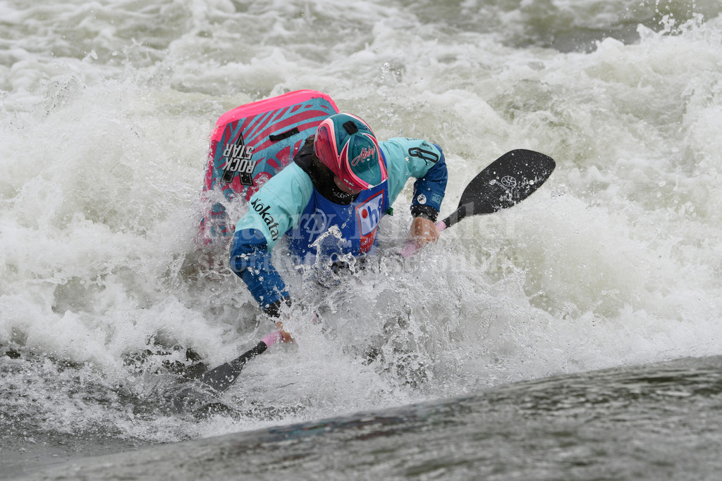 ICF CANOE FREESTYLE WORLD CUP 1 / PLATTLING | 2024 ICF CANOE FREESTYLE WORLD CUP 1 / PLATTLINGWomen's Kayak SurfaceAbby HOLCOMBE (United States) #86 - Realisiert mit Pictrs.com