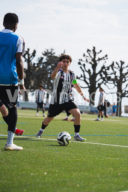 juv_lut_fmachado-0093 | Images from the Juniors B match between Juventus Academy and FC Lutry, played on 18 March 2026 in Lutry, Switzerland, featuring players, coaching staff and match action throughout the game.