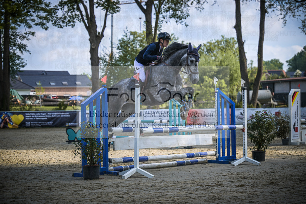 DOS_5253 | Entdecke hochwertige Reitturnierfotos von Foto Oger. Professionell, emotional und authentisch – jetzt Lieblingsmomente im Shop bestellen.Deutschlandweite Turnierfotografie. - Realisiert mit Pictrs.com