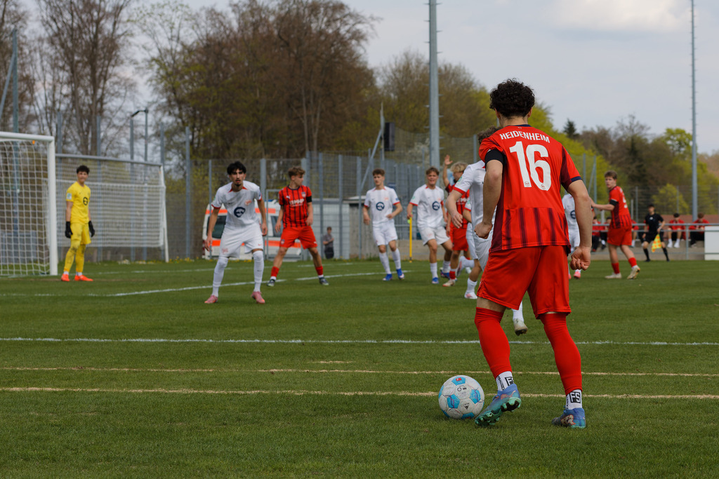 FCHOFK_260418_6-96 | 1.FC Heidenheim 1846 vs. Offenbacher Kickers, Fußball, U17, B-Junioren, NWL, U17-DFB-Nachwusliga, 2025/2026, 10. Spieltag, 18.04.2026 in Heidenheim, Walter-Birkhold-Jugendstadion (Foto: Michael Bulling) - Realisiert mit Pictrs.com
