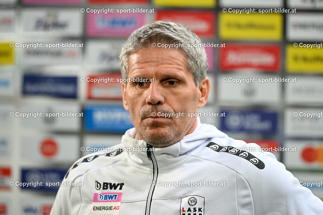 AUT, Admiral Bundesliga, LASK Linz vs SK Sturm Graz | 09.04.2023, Raiffeisen Arena Linz, AUT, Admiral Bundesliga, LASK Linz vs SK Sturm Graz, im Bild Dietmar Kuehbauer, Trainer Lask Linz (Lask)


// Admiral Bundesliga Match between LASK Linz and SK Sturm Graz in Linz, Austria on 2023/04/09
