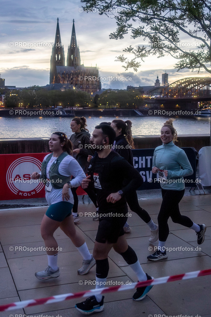 23. ASV Nachtlauf; Koeln, 13.05.26 | Impressionen vom 23. ASV Nachtlauf am 13.05.26 am Tanzbrunnen in Koeln. Foto: BEAUTIFUL SPORTS/Leah Kohring