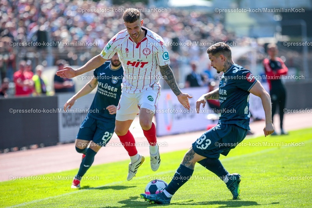 xSEFx25042601031 | 25.04.2026, xsefx, Fußball, RL West, Fortuna Köln - SC Wiedenbrück, 31. Spieltag, Südstadion, Saison 2025 2026: Zweikampf  Tom Gerkens (SC  Fortuna Köln, 6) gegen Daniel Sanchez Ruiz Dias (SC Wiedenbrück, 33)  DFB regulations prohibit any use of photographs as image sequences and or quasi-video. Photo: xSabinexEffgenxPressefotoKochx