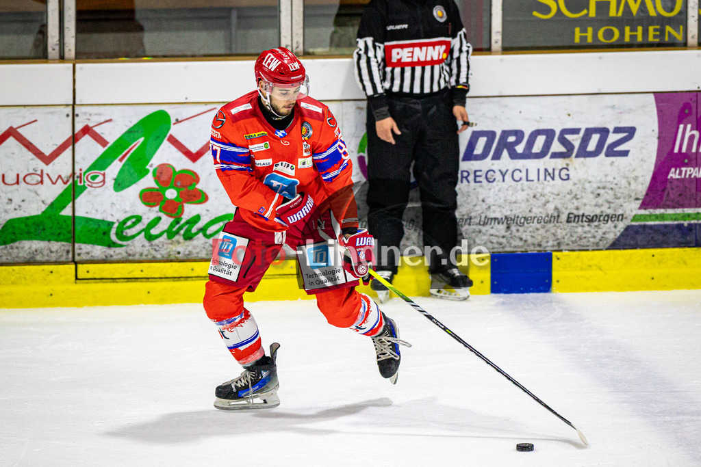 EC Peiting vs EV Füssen | Eishockey Oberliga Süd Vorrunde 2024/2025, EC Peiting vs EV Füssen, 20241002,Martin HLOZEK (ECP 87) in Aktion, Freisteller,2024-10-02 in Peiting (Eisstadion)Martin HLOZEK (ECP 87)Copyright: WolfgangxLindner foto-lindner.de