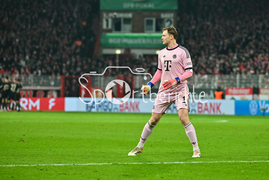 1. FC Union Berlin - FC Bayern München | BERLIN, GERMANY - 03. DECEMBER: im Bild Manuel NEUER (FC Bayern Munich 1) / Einzelfoto / Freisteller / während dem Match zwischen dem 1. FC Union Berlin und dem FC Bayern München beim Achtelfinale des DFB-Pokales im Stadion an der alten Försterei