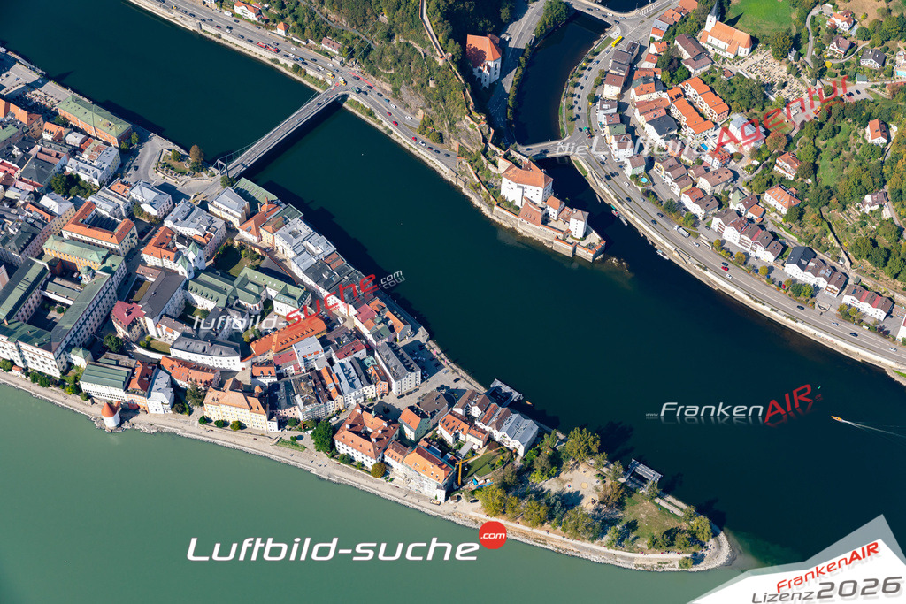 Die Luftbildaufnahme Altstadt - Passau wurde 2020 mittels Flugzeug (keine Drohne) erstellt. Perfekte Schärfe und Druck- Ergebnisse- Garantiert!