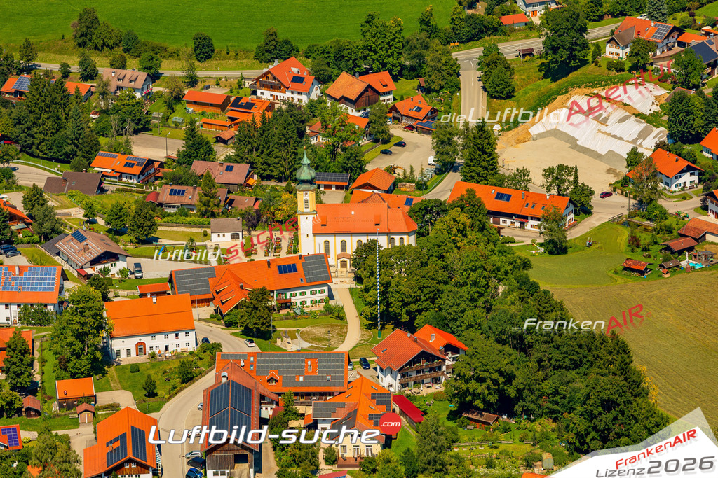 Schrägluftbild  Kirche  Wildsteig - Das Luftbild wurde 2025 vom UL-Flugzeug heraus erstellt ( keine Drohne ) - Hochauflösende Luftaufnahme -Nicht vergleichbar mit Google Maps oder Satelittenbilder- Die Geschenkidee !Mit Lizenz und Bildrechte bestellbar