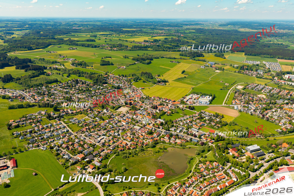 Das Luftbild zeigt : Oberbeuren Kaufbeuren - Die Luftaufnahme wurde 2024 vom UL-Flugzeug aus erstellt ( keine Drohne ) - Hochauflösende Luftaufnahme - Für grossformatige Ausdrucke geeignet. Die Geschenkidee !Mit Lizenz und Bildrechte bestellbar