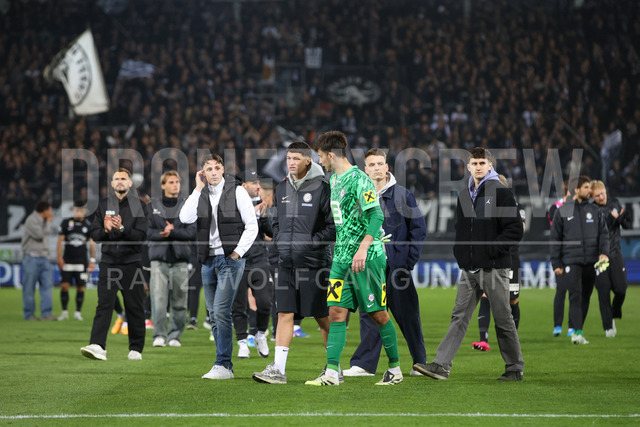 SK Puntigamer Sturm Graz vs LASK – Championship Group    | Graz, Austria, 22.Apr.26 - SOCCER - ADMIRAL Bundesliga, SK Puntigamer Sturm Graz vs LASK. The image shows SK Sturm say thank you to them fans.      