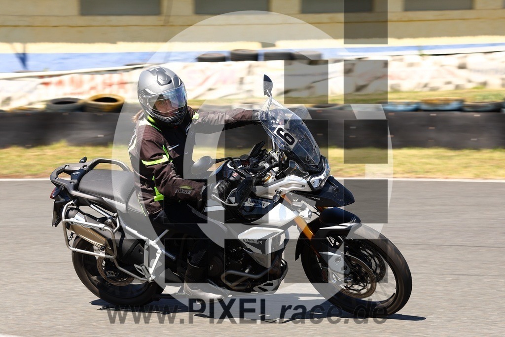 0065-20250512_02030 | Schöne Erinnerungen an spannende Momente - das festzuhalten ist unser Job. PIXELrace.de ist seit 2003 auf den Rennstrecken Europas unterwegs um die Action draußen beim Fahren und die wunderbare Stimmung imm Fahrerlager für euch einzufangen.