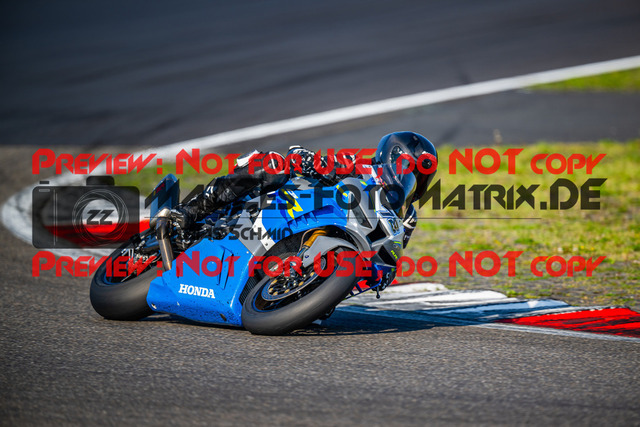 MaZZes_FotoMatrix_240831_6007705_1199 | STK1000